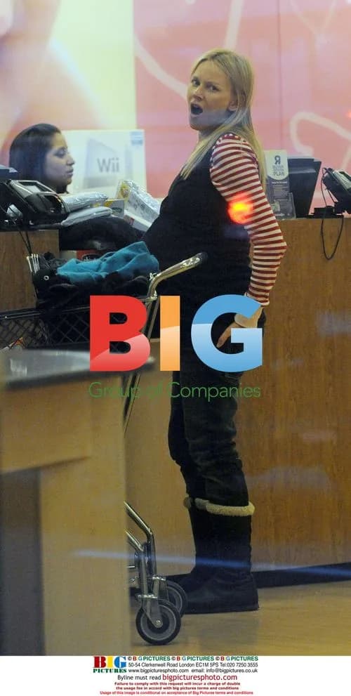 Naomi Watts Shops at Babies 'R' Us
