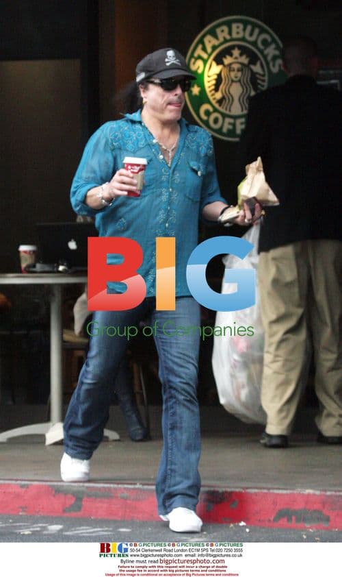 Paul Stanley gets coffee in Bel Air