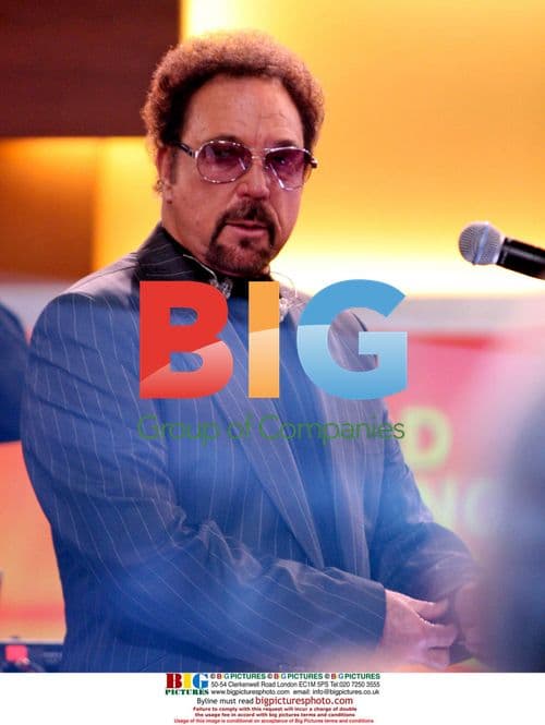 Singer Tom Jones waves to fans in NY