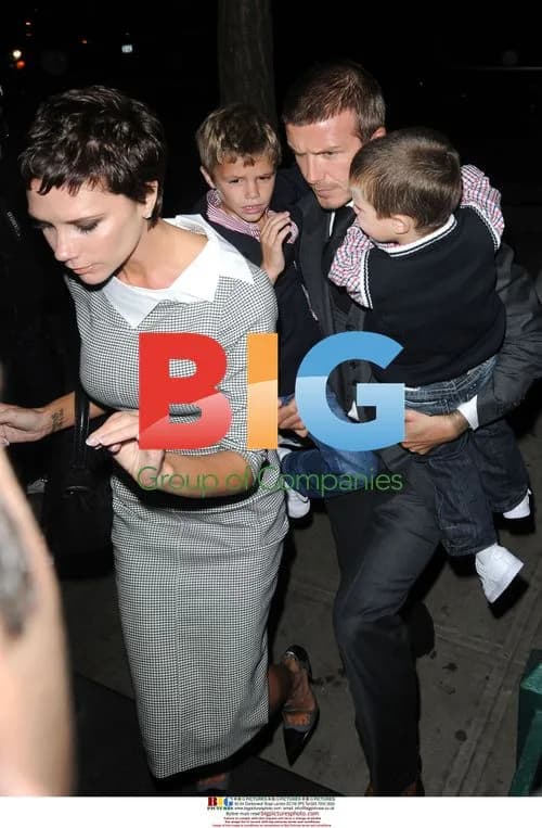 Tom Cruise and Katie Holmes have dinner with Beckhams