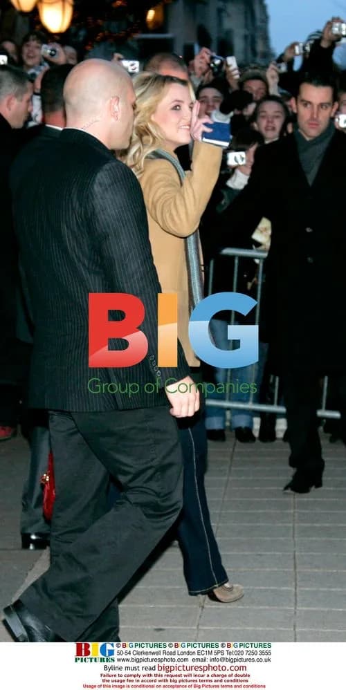 Britney Spears waves to fans in Paris