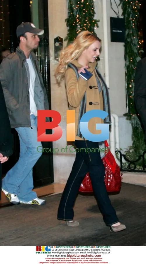 Britney Spears Waves to Fans in Paris