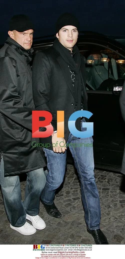 Bruce Willis, Demi Moore, and family in Paris