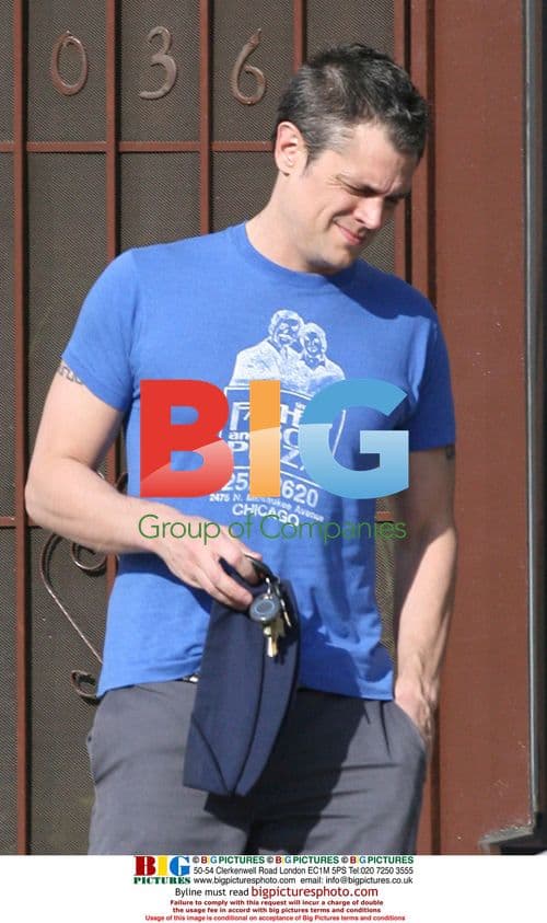 Johnny Knoxville gets haircut at LA barber shop