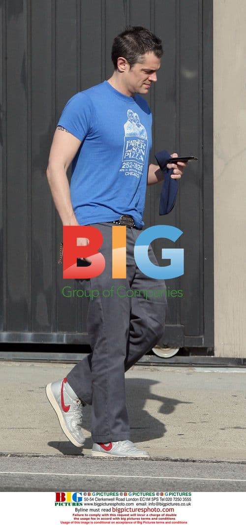 Johnny Knoxville gets haircut at LA barbershop