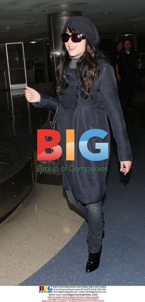 Selma Blair takes a cab at LAX