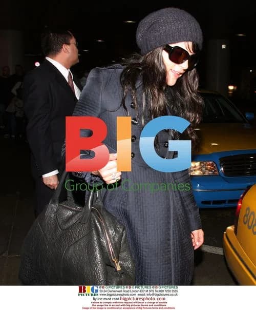 Selma Blair Takes Cab After LAX Arrival