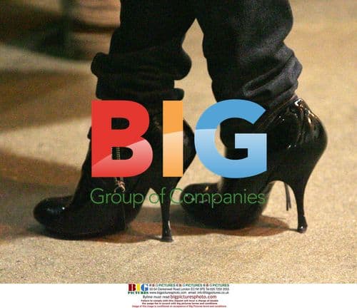 Selma Blair takes cab at LAX