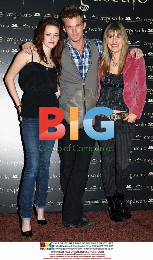Kristen Stewart and Cam Gigadent at "Twilight" Photocall
