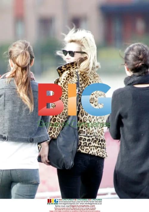 Kate Moss Arriving at London Heliport