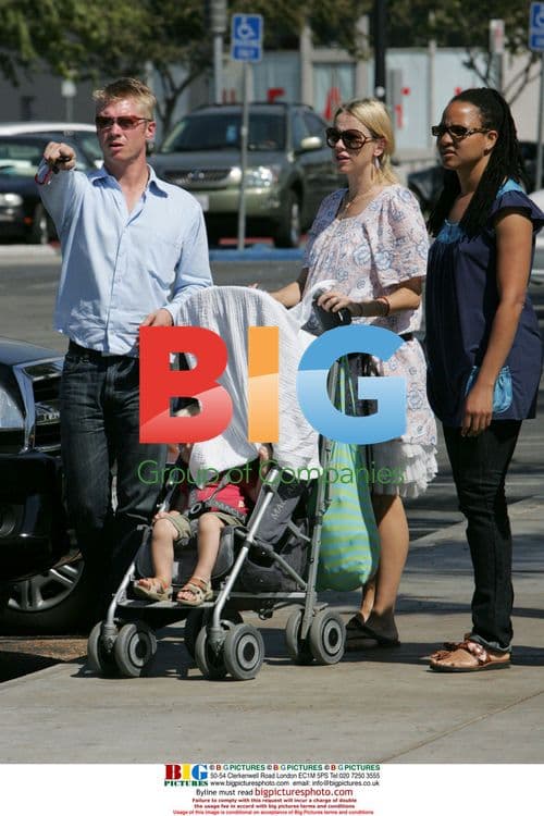 Naomi Watts takes son to park in LA