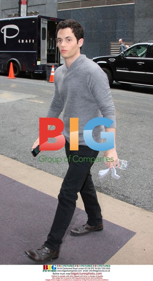 Penn Badgley on Gossip Girl Set