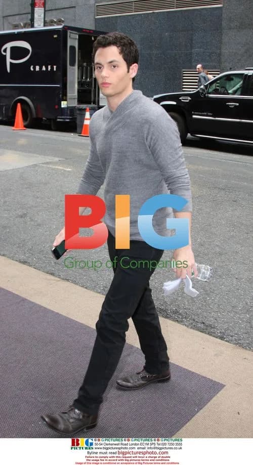 Penn Badgley on Gossip Girl Set