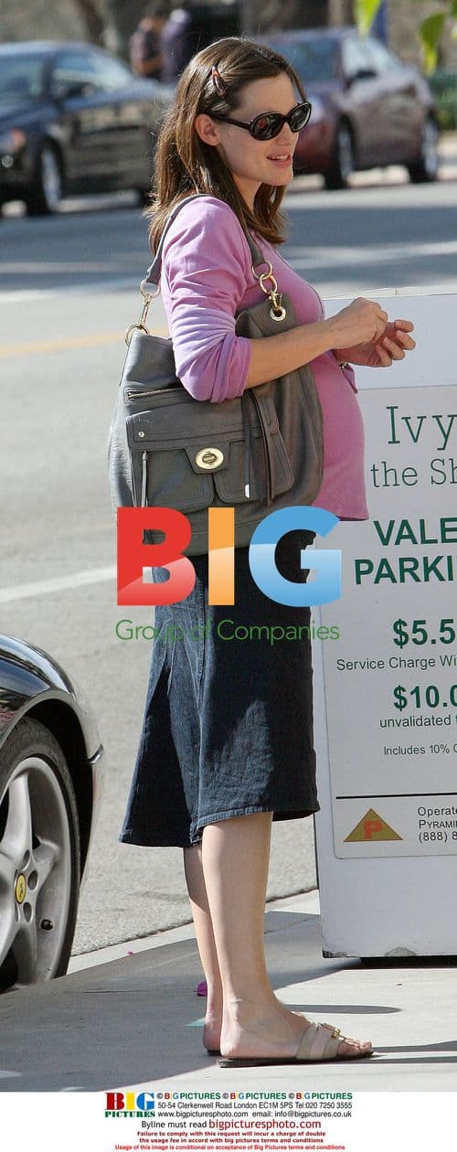 Jennifer Garner visits Ivy at the Shore