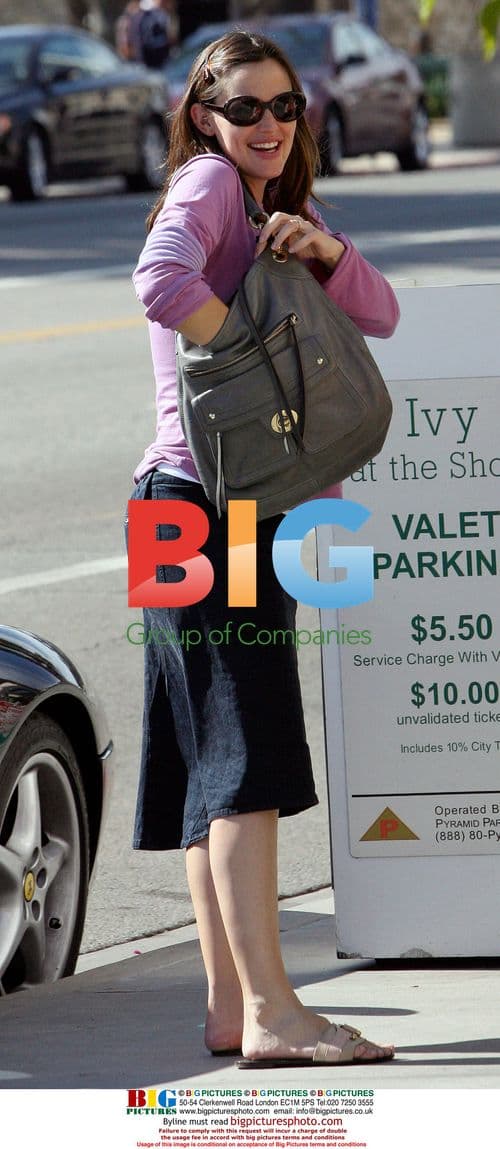 Jennifer Garner at the Ivy in Santa Monica