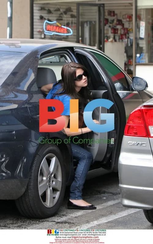 Selena Gomez Dining and Shopping