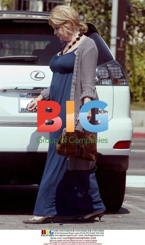 Kirstie Alley shops for flowers in LA