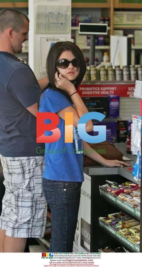 Selena Gomez Dining and Shopping