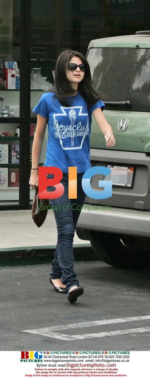 Selena Gomez Dines and Shops