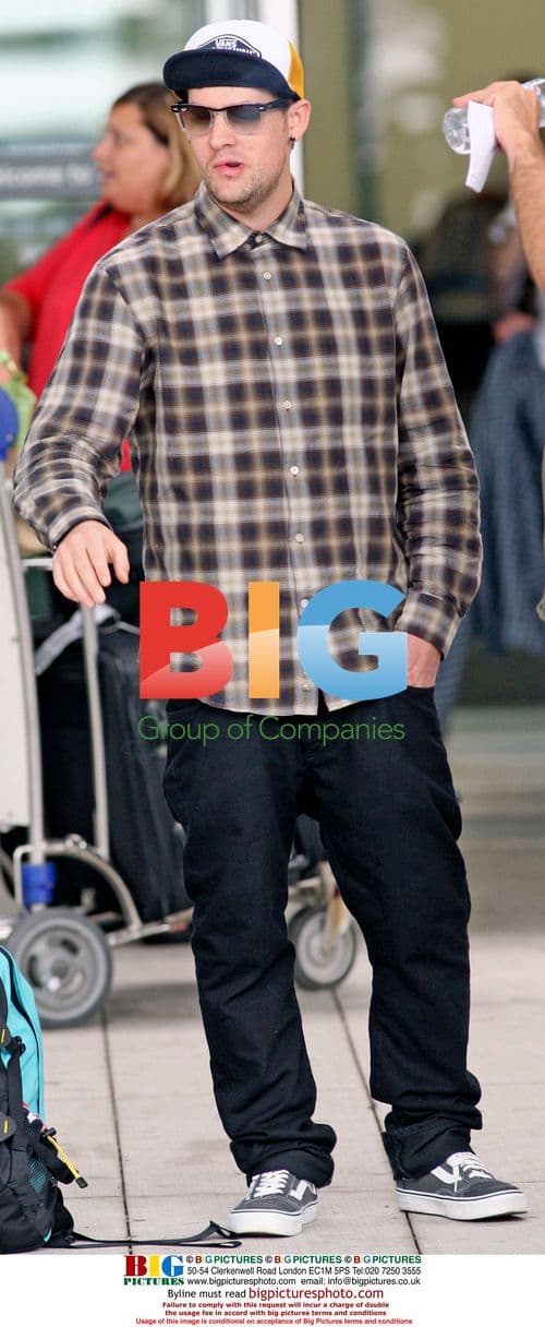 Joel Madden at LAX with Luggage