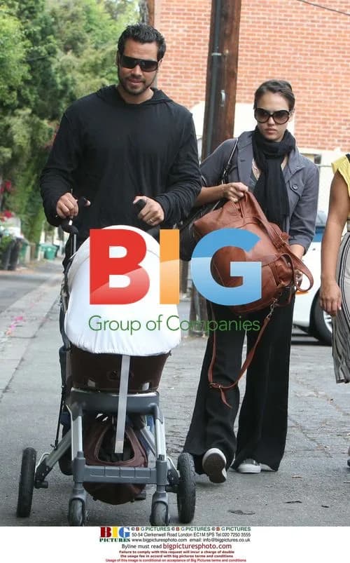 Jessica Alba and Cash Warren leaving LA cafe