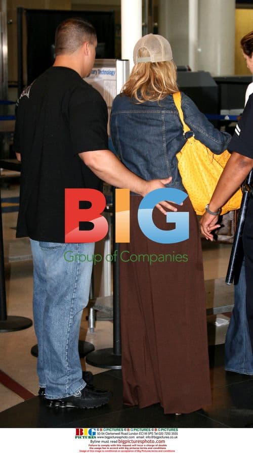 Jessica Simpson & dog depart LAX