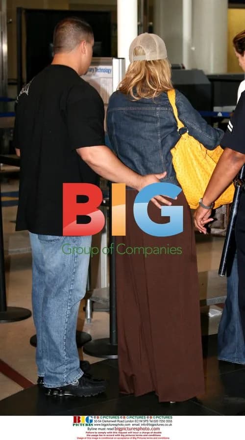 Jessica Simpson & dog depart LAX