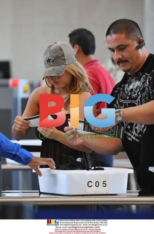 Jessica Simpson and Daisy at LAX