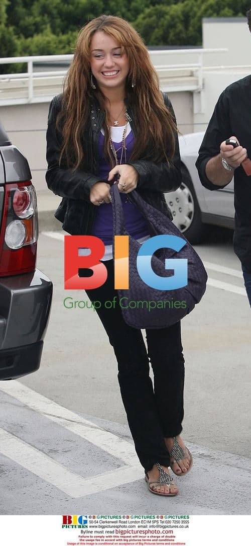 Miley Cyrus Shopping in Pasadena