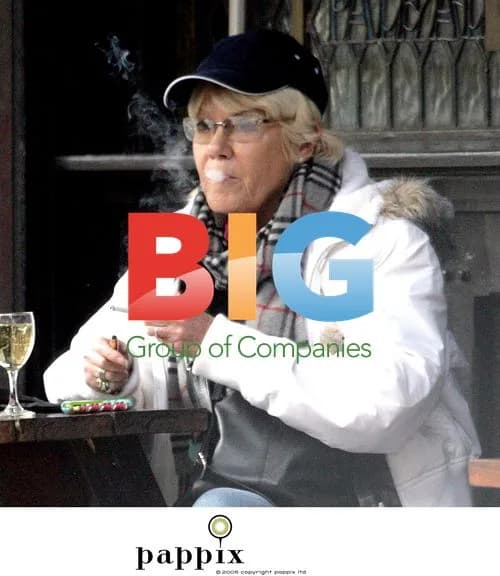 Wendy Richard enjoying drink with partner
