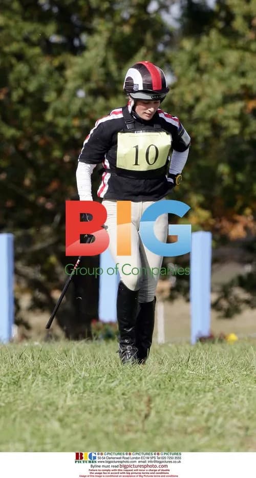 Zara Phillips Takes a Tumble