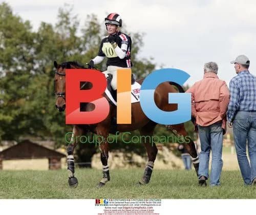 Zara Phillips Takes a Tumble