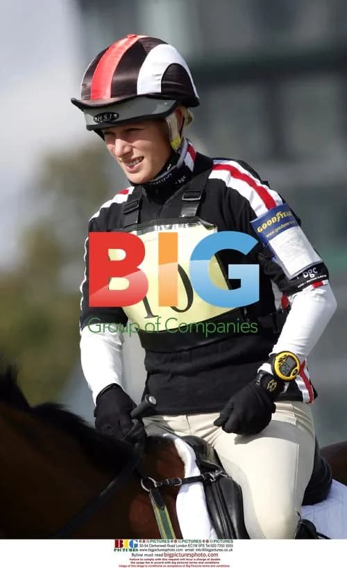 Zara Phillips takes a tumble