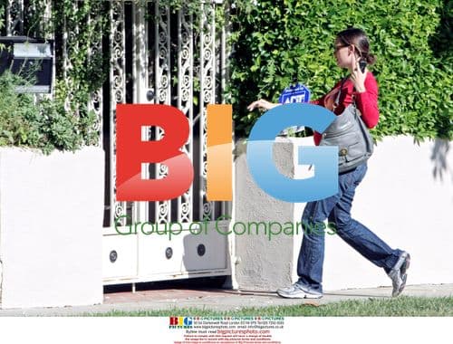 Pregnant Jennifer Garner visiting doctor