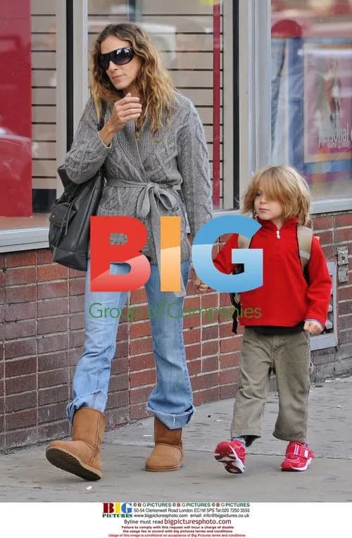 Sarah Jessica Parker and son walk to school