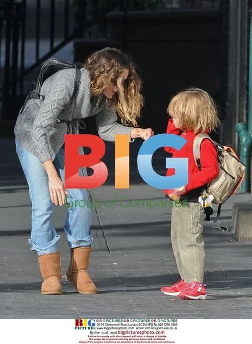 Sarah Jessica Parker and son walk to school