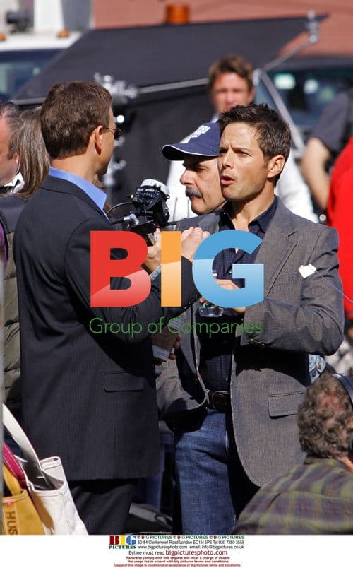 Gary Sinise and Scott Wolf on CSI: NY set