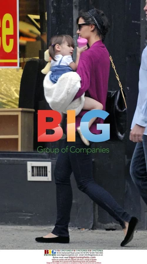Suri Cruise skips with Katie Holmes