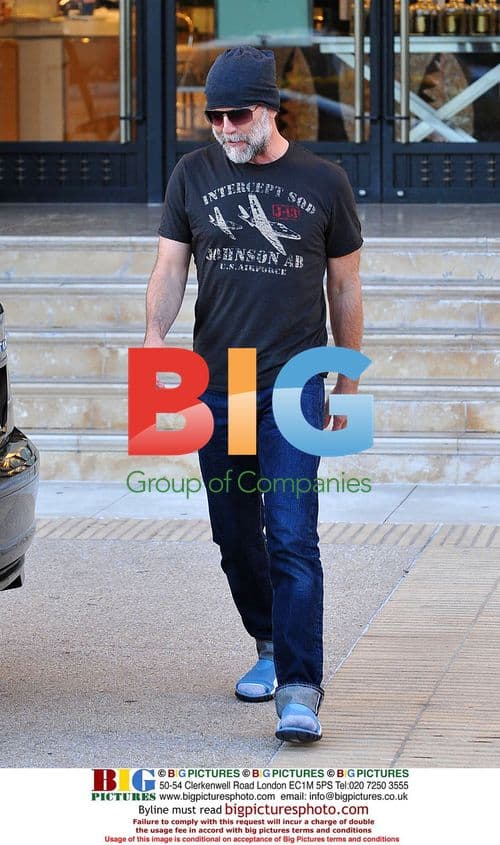 Bruce Willis and family shopping