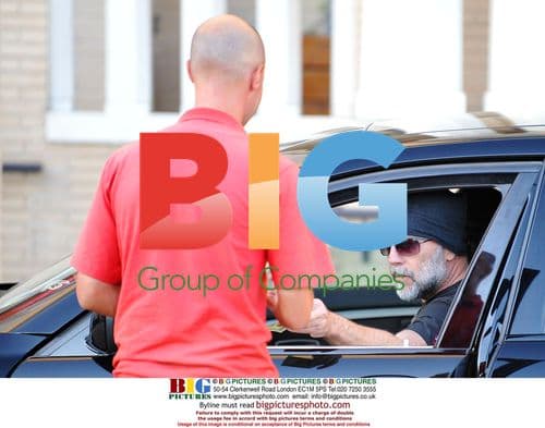 Bruce Willis and family shopping