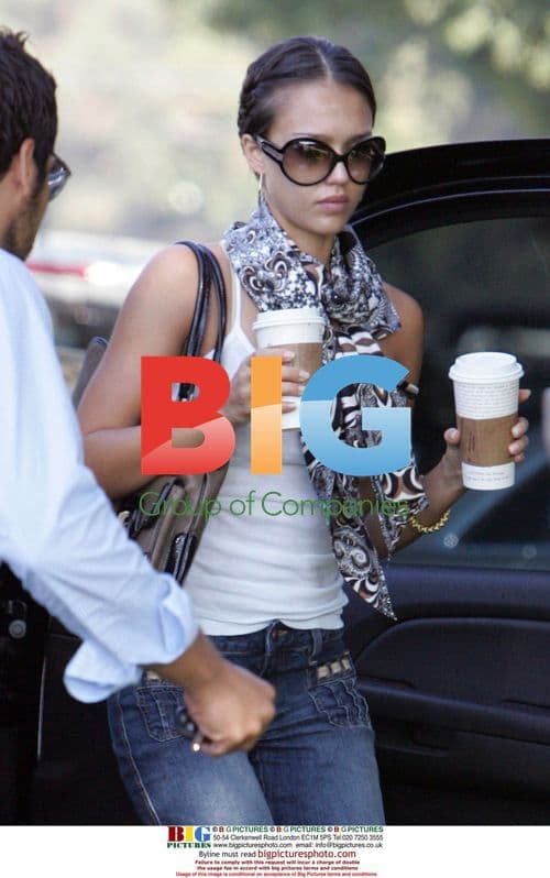 Jessica Alba and Husband Grab Coffee