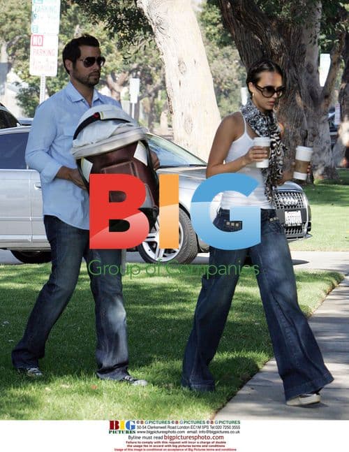 Jessica Alba and Cash Warren grab coffee