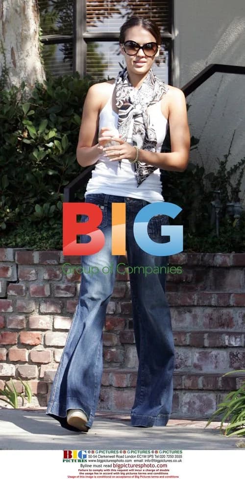 Jessica Alba and Cash Warren get coffee