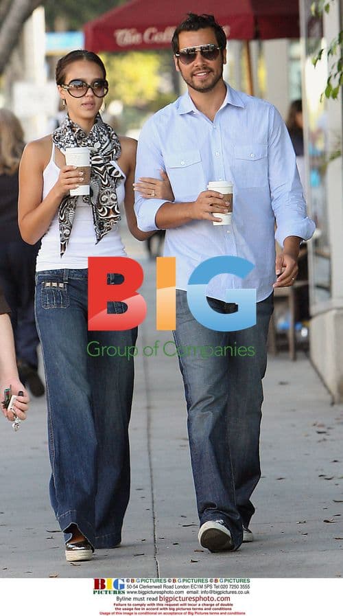 Jessica Alba and Cash Warren Grab Coffee