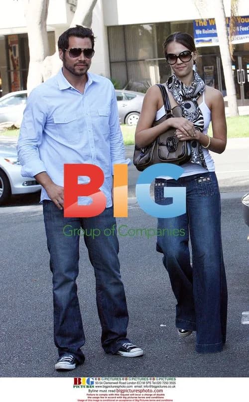 Jessica Alba and Cash Warren get coffee