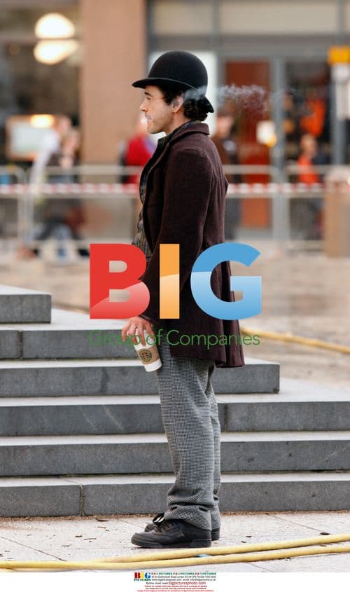 Guy Ritchie on Sherlock Holmes set with Robert Downey Jr.