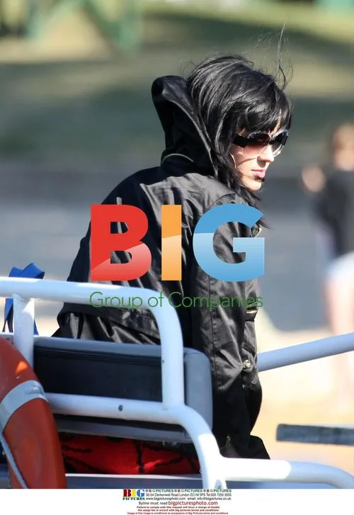 Katy Perry enjoys boat ride and ice cream in Sydney