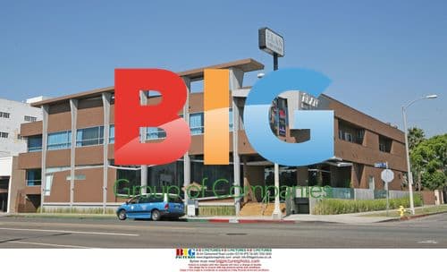 Cynthia Nixon checks into rental car