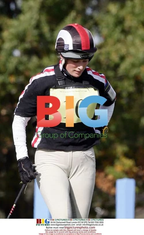 Zara Phillips Falls Off Horse