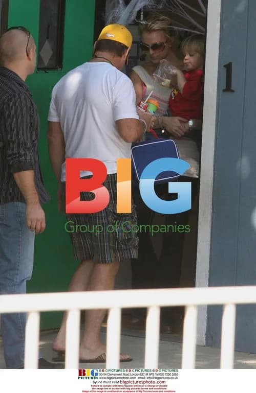 Britney Spears picks up son from school